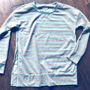 Trendy Lou & Grey side zip top